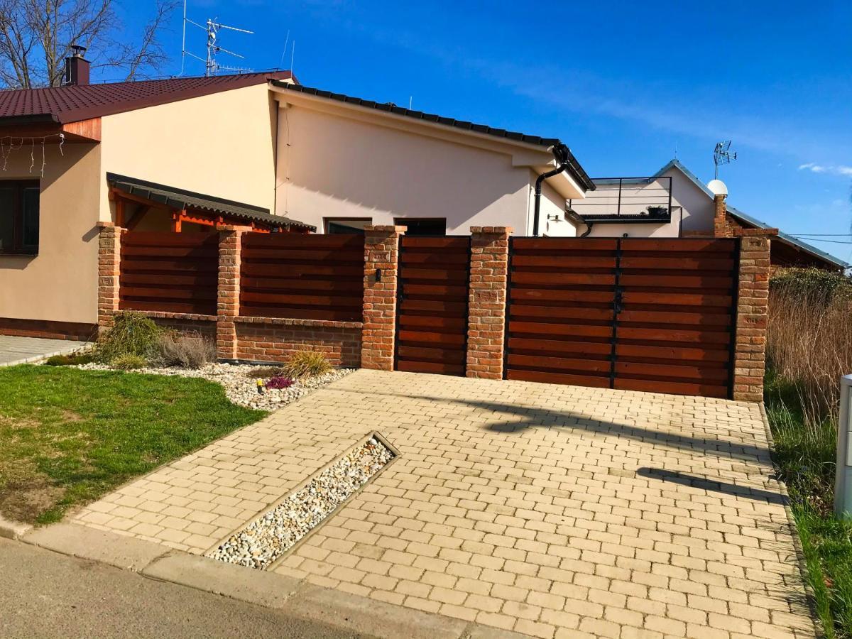 Penzion Mikulecky Kutloch Mikulčice Buitenkant foto
